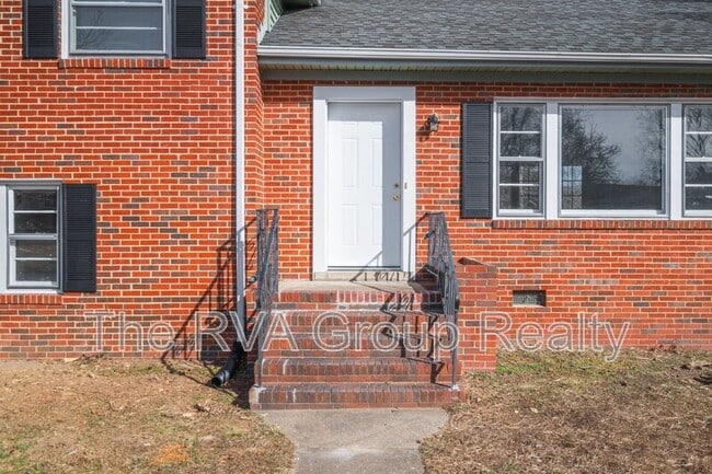 Building Photo - 8000 Neuson Ct