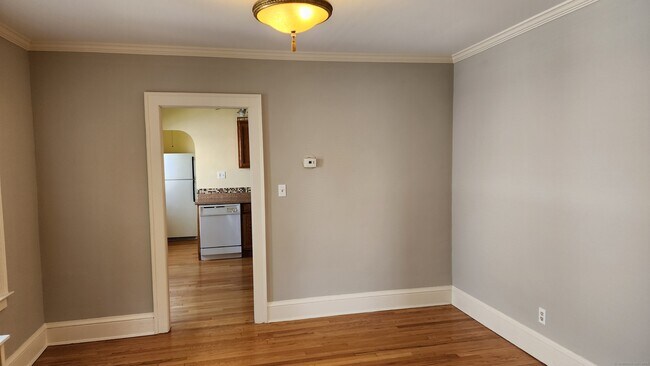 Foto del edificio - 1164 New Britain Ave