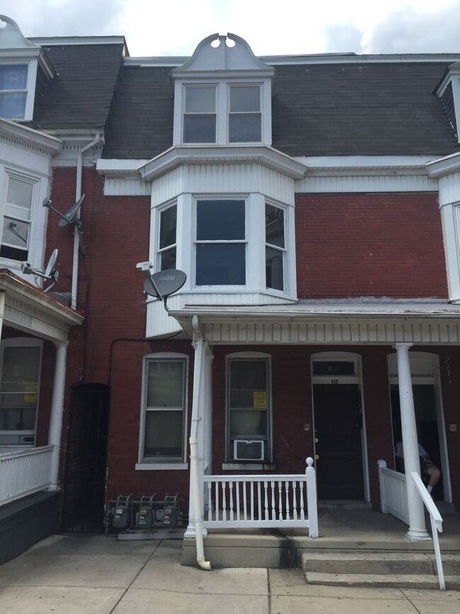 Building Photo - 649 W Princess St