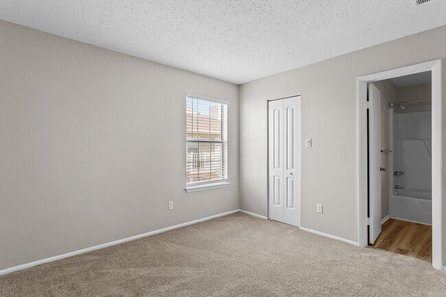 Building Photo - 503 Peak Ct