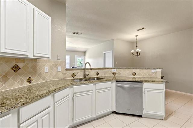 Foto del edificio - 7617 Dockside Dr