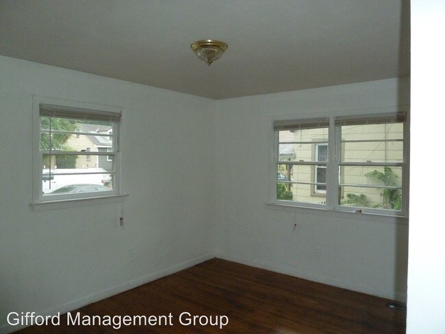 Building Photo - 9321 Chelsea Ave