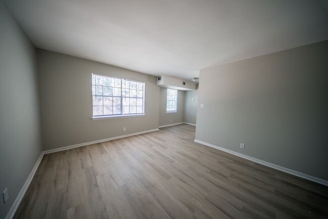 Building Photo - 205 Johnson St