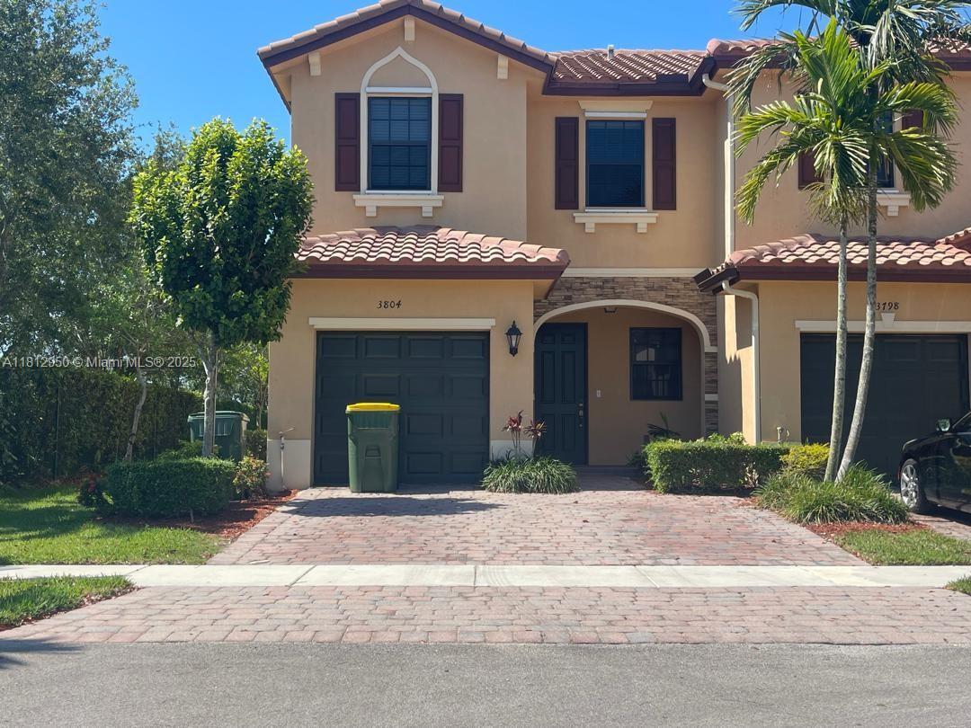 Foto principal - 3804 SE 3rd St