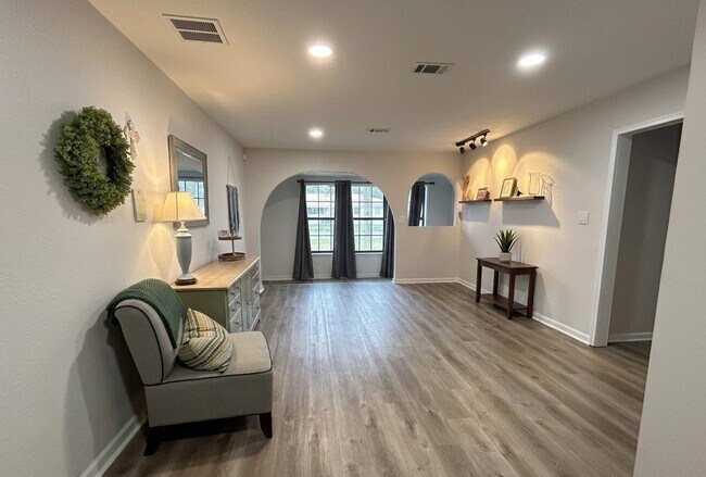 Foto del edificio - 118 Loizos Dr NW