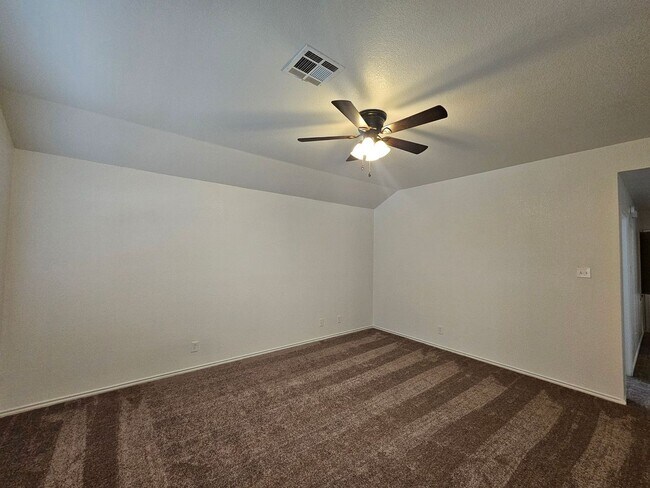 Foto del edificio - AVAILABLE NOW!