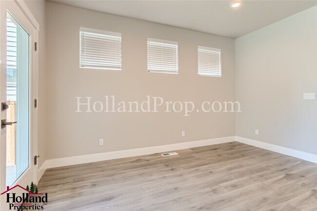 Building Photo - Charming 3 bedroom home with beautiful sur...