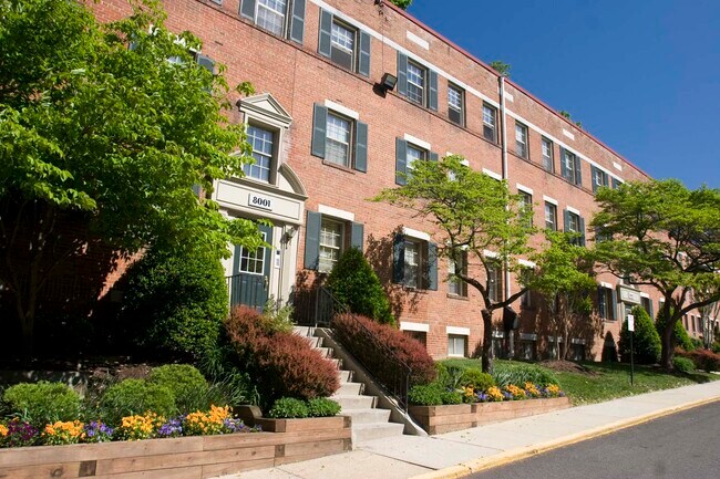 Edificio de apartamentos Rock Creek Spring - Rock Creek Springs Apartments