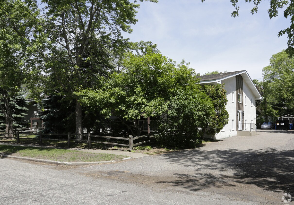 Primary Photo - 637 Madison St