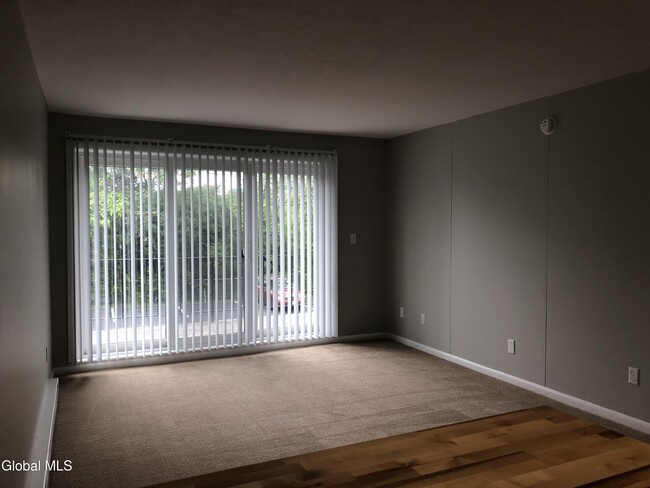 Building Photo - 21 Wells St