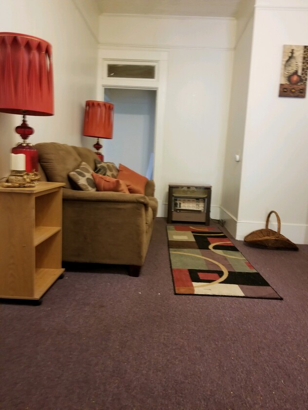 Family room - 1313 W Montgomery Rd