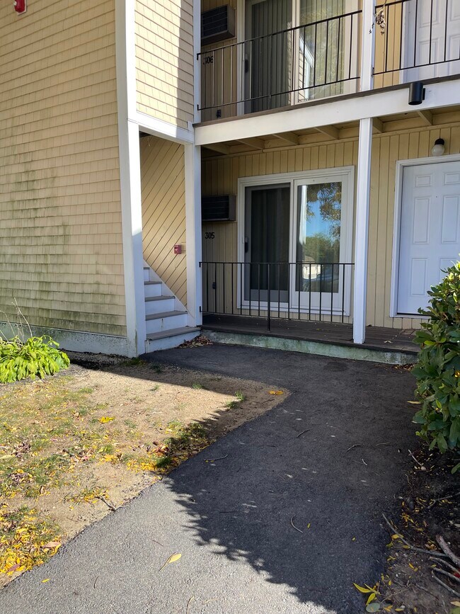 Foto del edificio - 305 Cocheco Ct