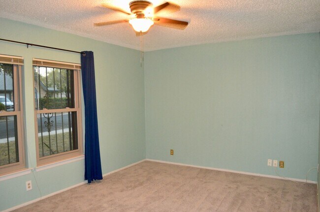 Photo - Beautiful and spacious 3 bed 2 bath. House