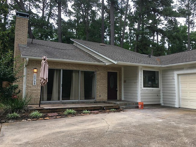 Building Photo - 15738 Corinthian Way