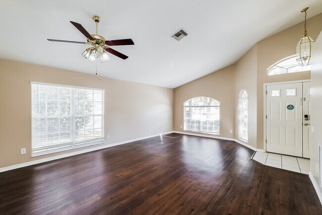 Foto del edificio - 17724 Long Rdg Rd