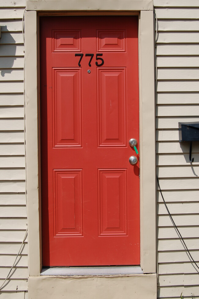 Entrada de descuento en Beech St - 775 Beech St