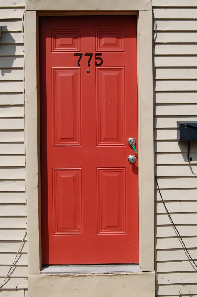 Entrance off Beech St - 775 Beech St