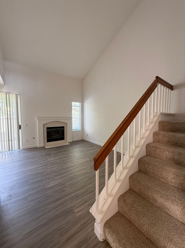 Building Photo - Terrific 2br/2Ba Townhome in La Cresta -  ...