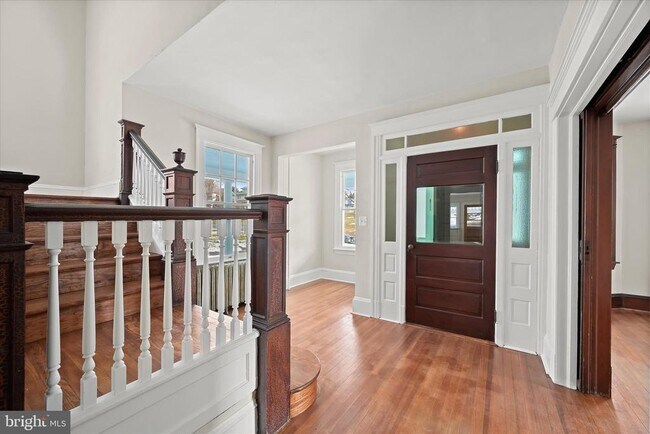 Foto del edificio - 7332 Springfield Ave