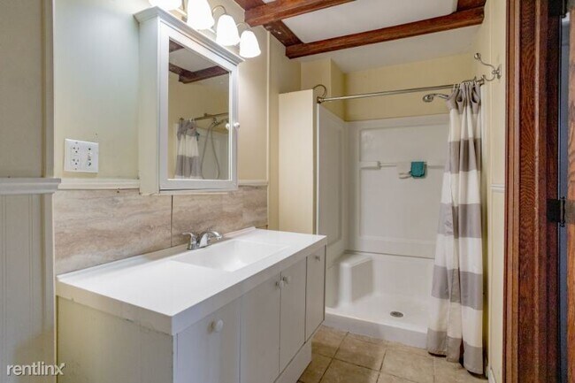 Foto del edificio - 5 br, 2 bath House - 1655 Clark St