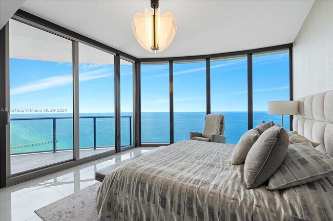 Foto del edificio - 15701 Collins Ave