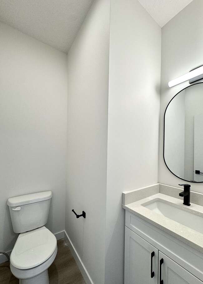 Photo du bâtiment - 9938 162 St NW