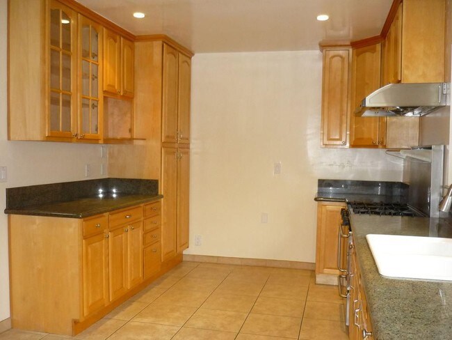 Building Photo - 409 Adelyn Dr
