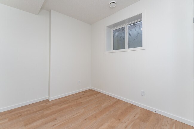 Photo du bâtiment - 11935-11124 124 St