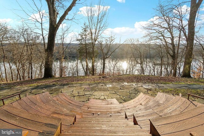 Foto del edificio - 11540 Springridge Rd