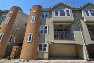 Building Photo - 1141 W 24th St