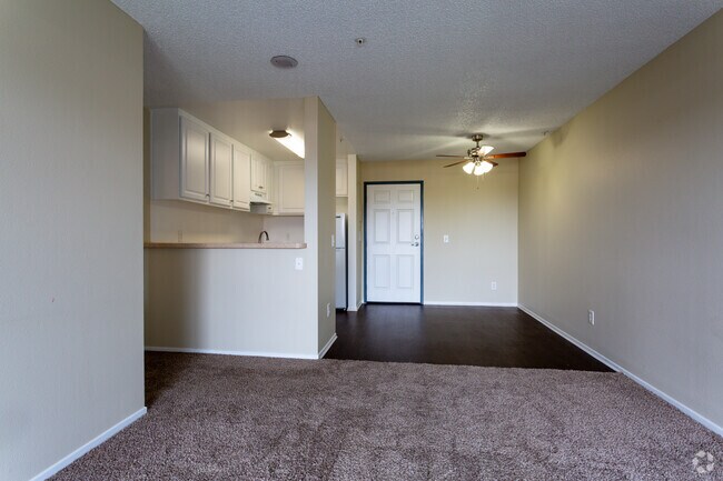 1HAB, 1BA - The Huntington Breeze