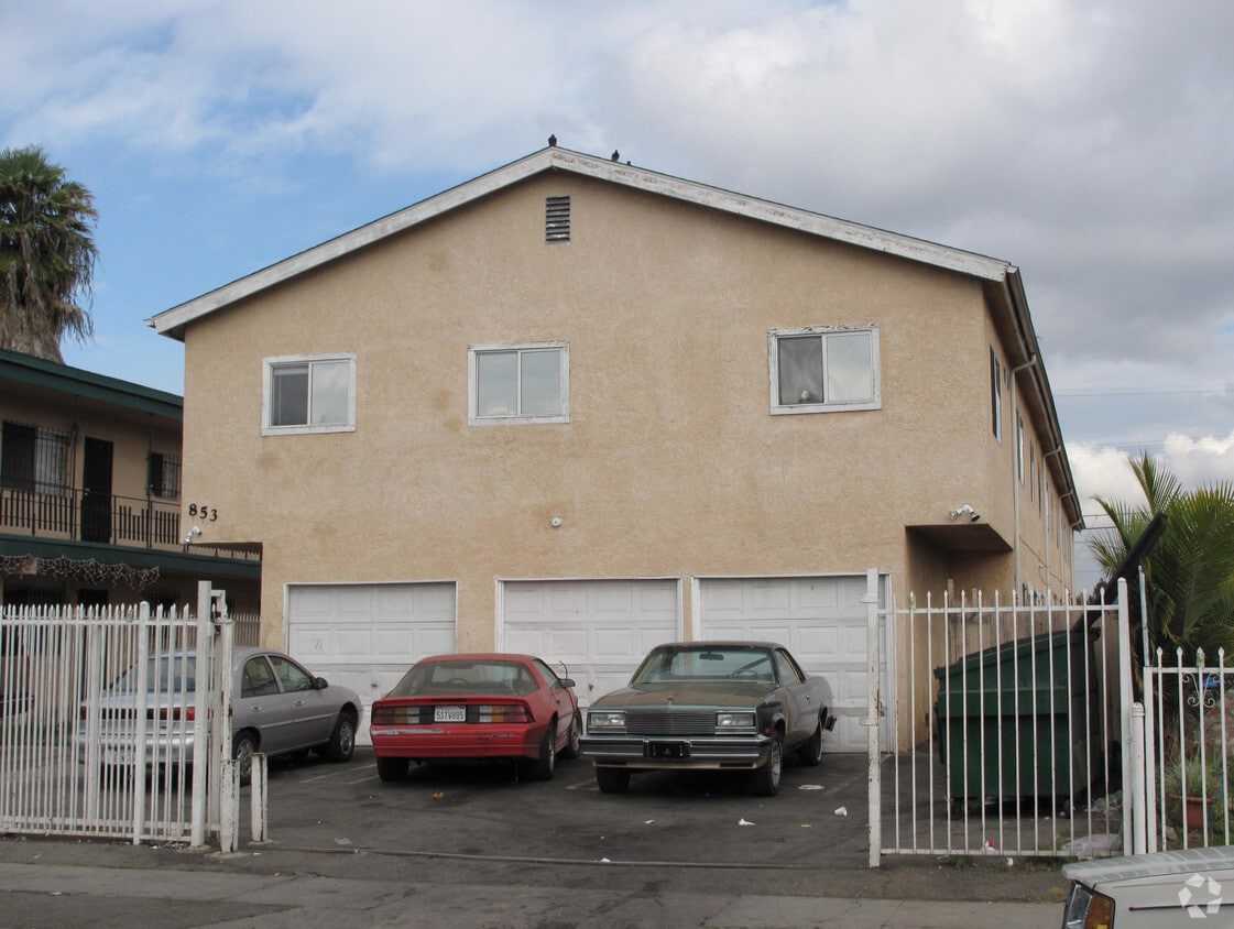 Building Photo - 851 W 81st St