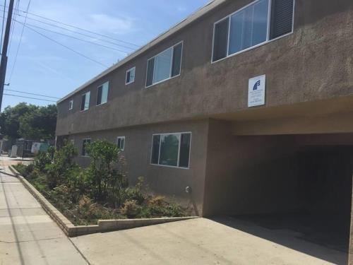 Foto del edificio - 111 W Del Amo Blvd