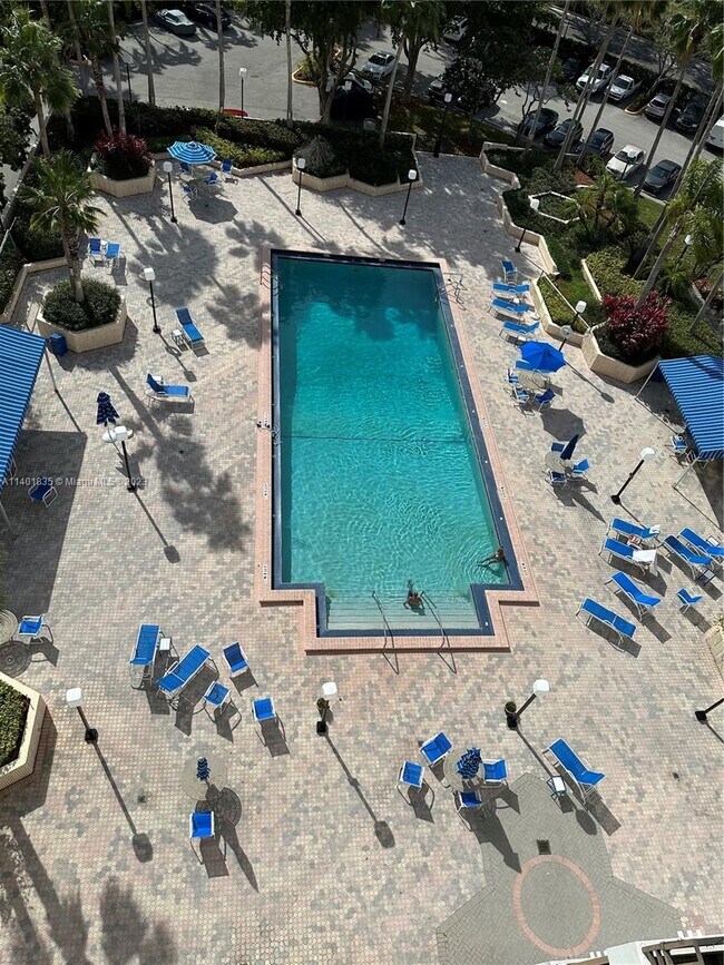 Foto del edificio - 500 Three Islands Boulevard
