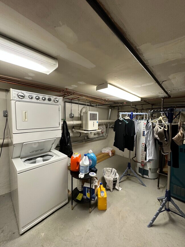 Building Photo - 32 S Eckar St