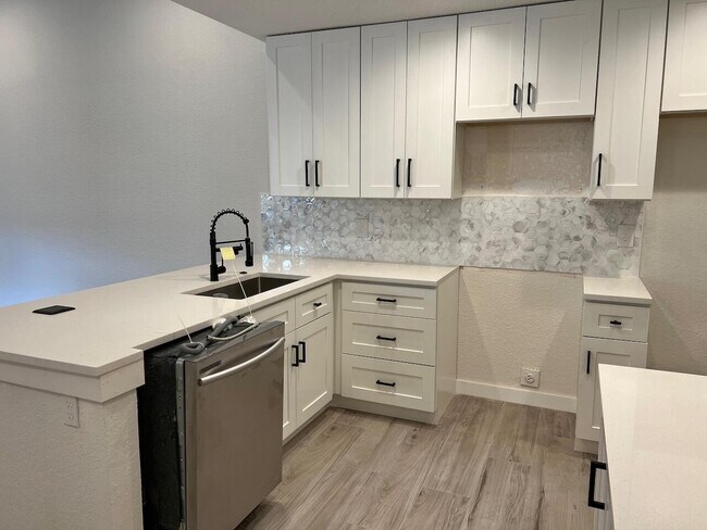 Building Photo - 1602 Waterview Cir