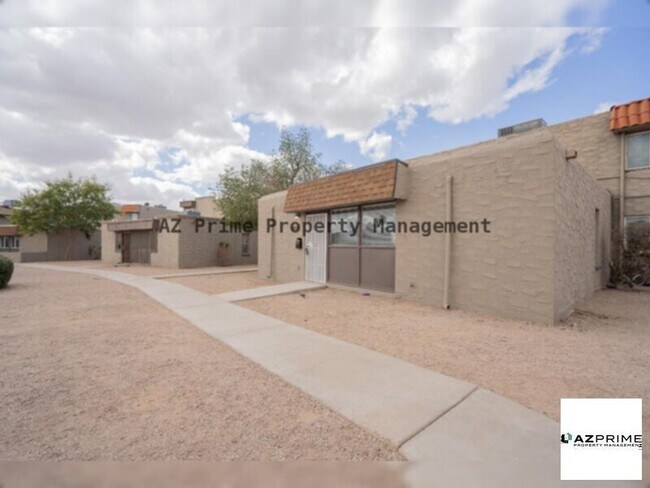 Building Photo - Charming 2BR/1BA Phoenix Condo - Prime Loc...