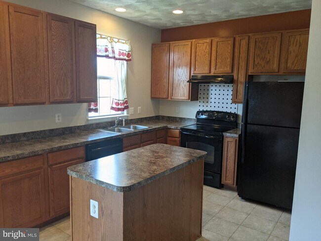 Foto del edificio - 2219 Walnut Bottom Rd
