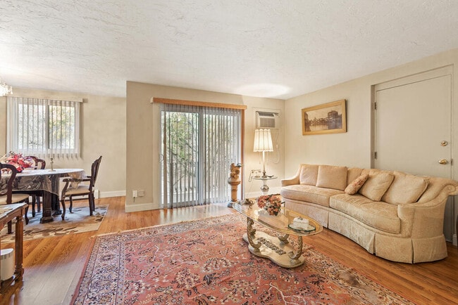 Foto del edificio - 100 Fellsview Ter