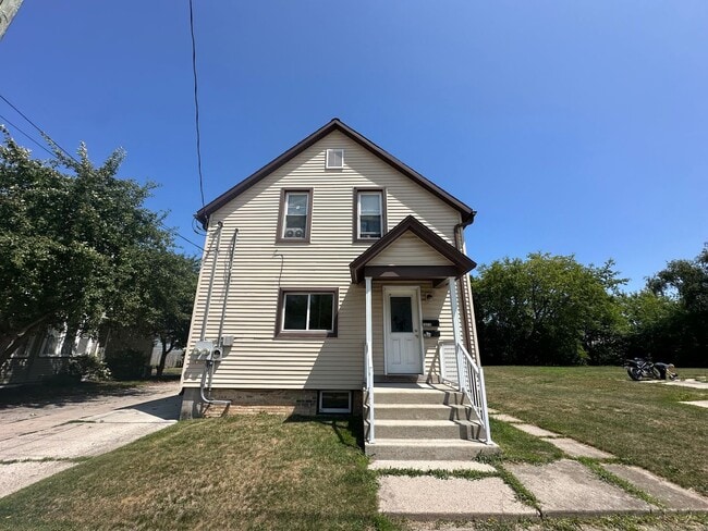 Building Photo - 1031 S 21st St