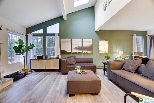 Foto del edificio - 421 King Arthur Rd