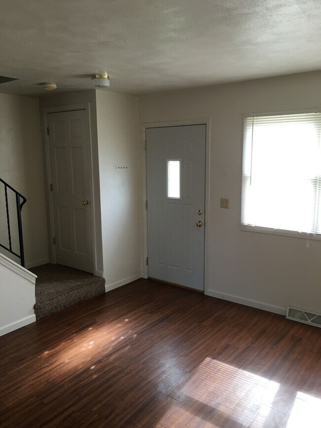 Foto del edificio - 725 W 61st St