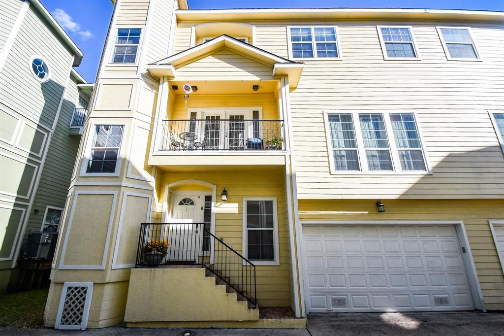 Primary Photo - 1129 W 15th 1/2 St