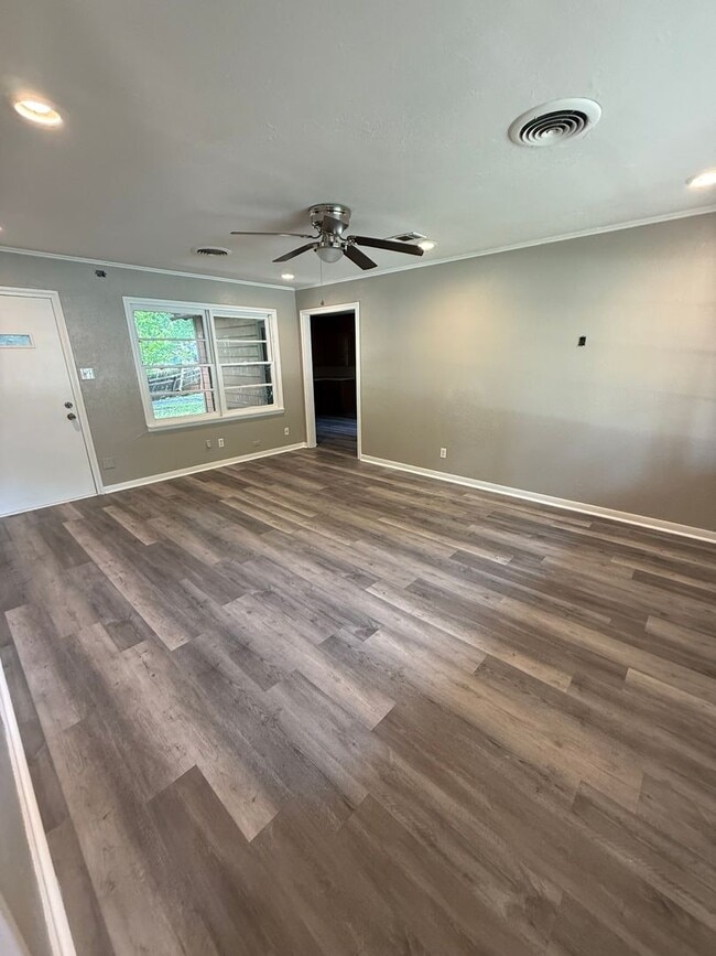 Building Photo - 4016 Marshall Dr