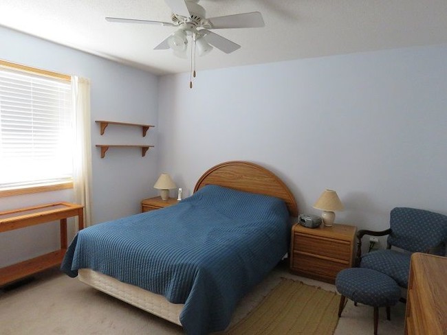 Building Photo - Great 4 bedroom Townhouse in Shakopee