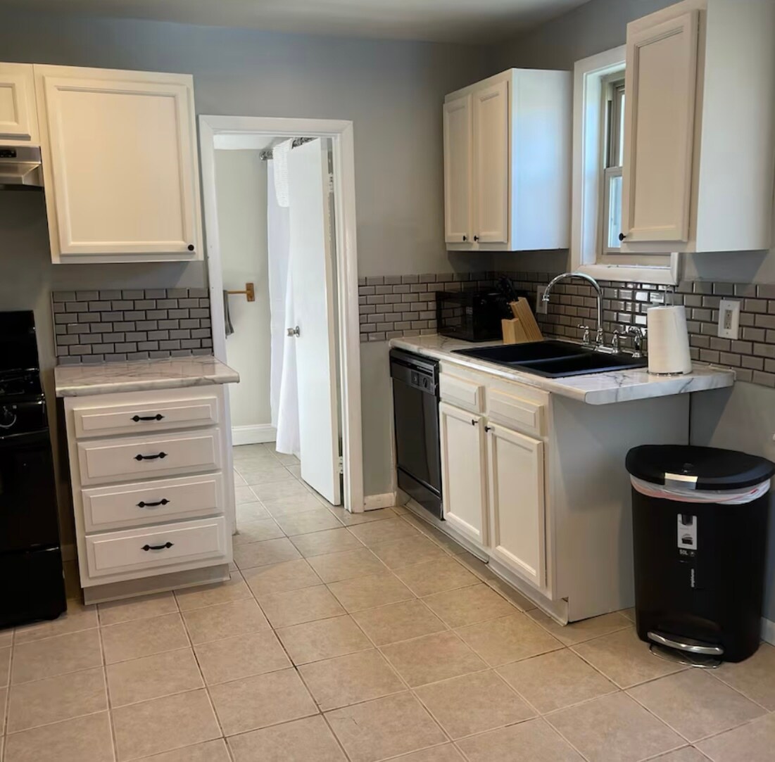 4312 Clinton Ave Cleveland, OH 44113 – photo 5