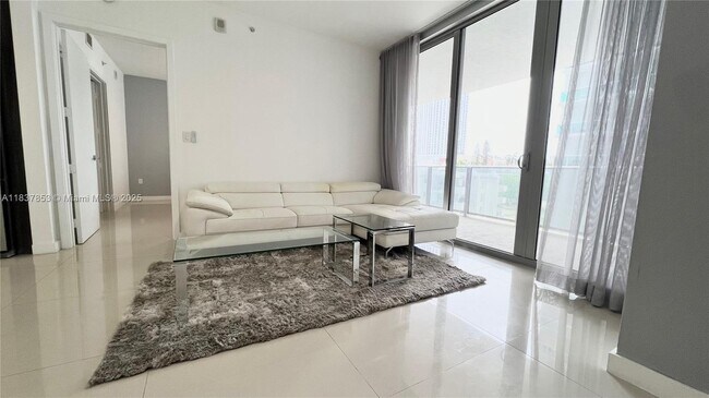 Foto del edificio - 488 NE 18th St