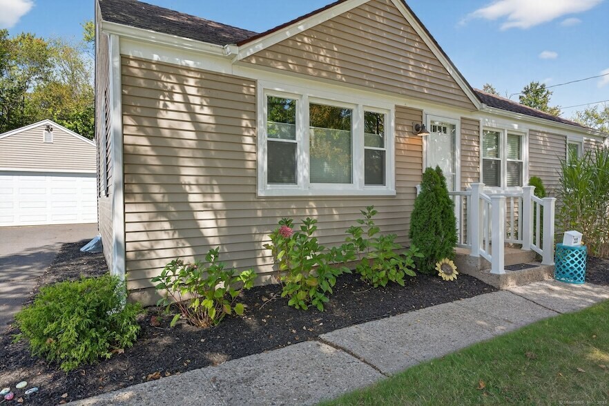 Foto principal - 222 Robbins Ave