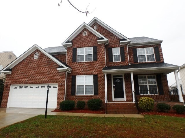 Foto principal - 121 Hampton Lake Drive