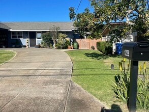 Building Photo - 1228 Ulunahele St